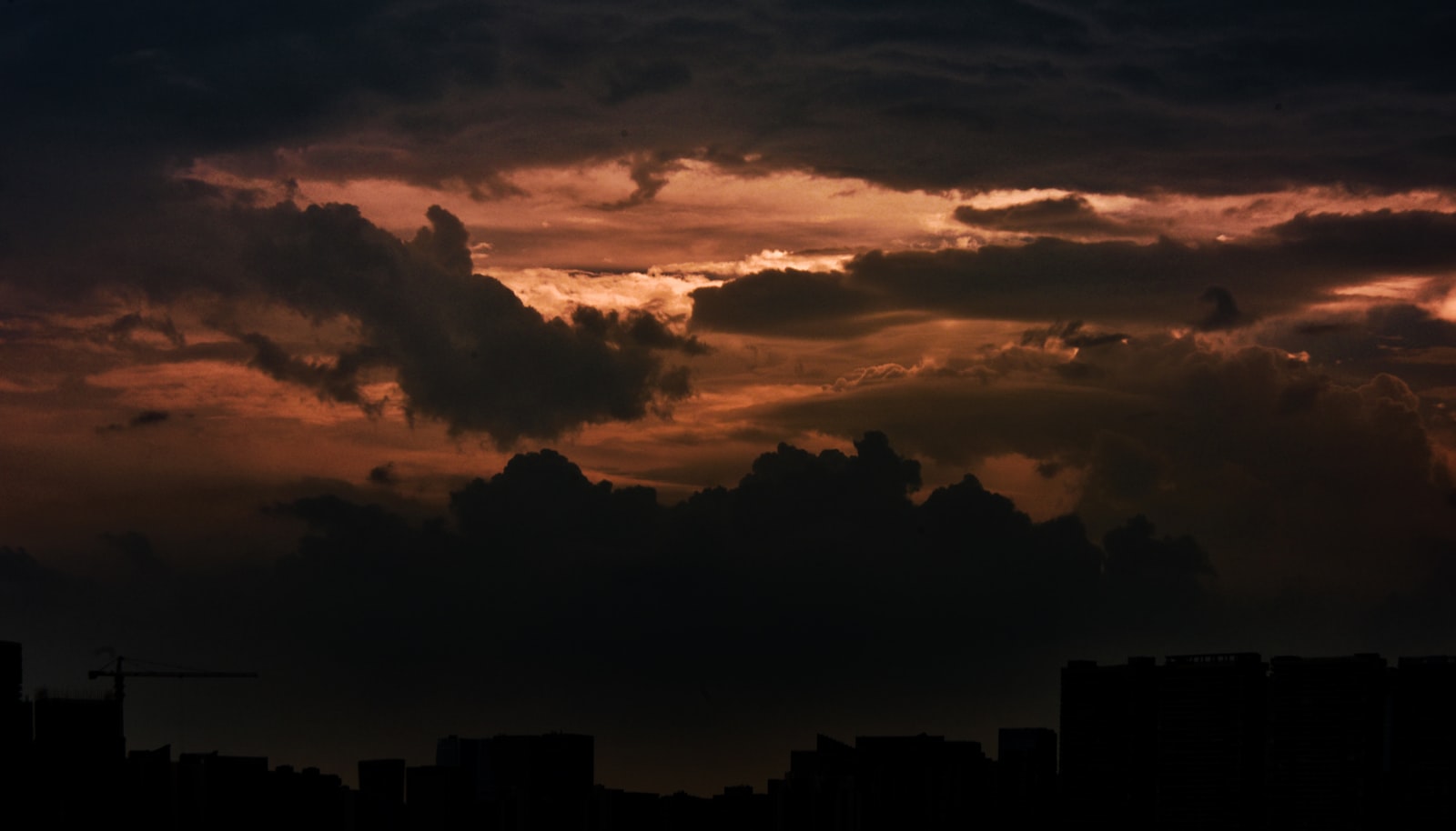Nikon D810 + Nikon AF-S Nikkor 70-200mm F2.8G ED VR II sample photo. Sunset with dramatic clouds photography