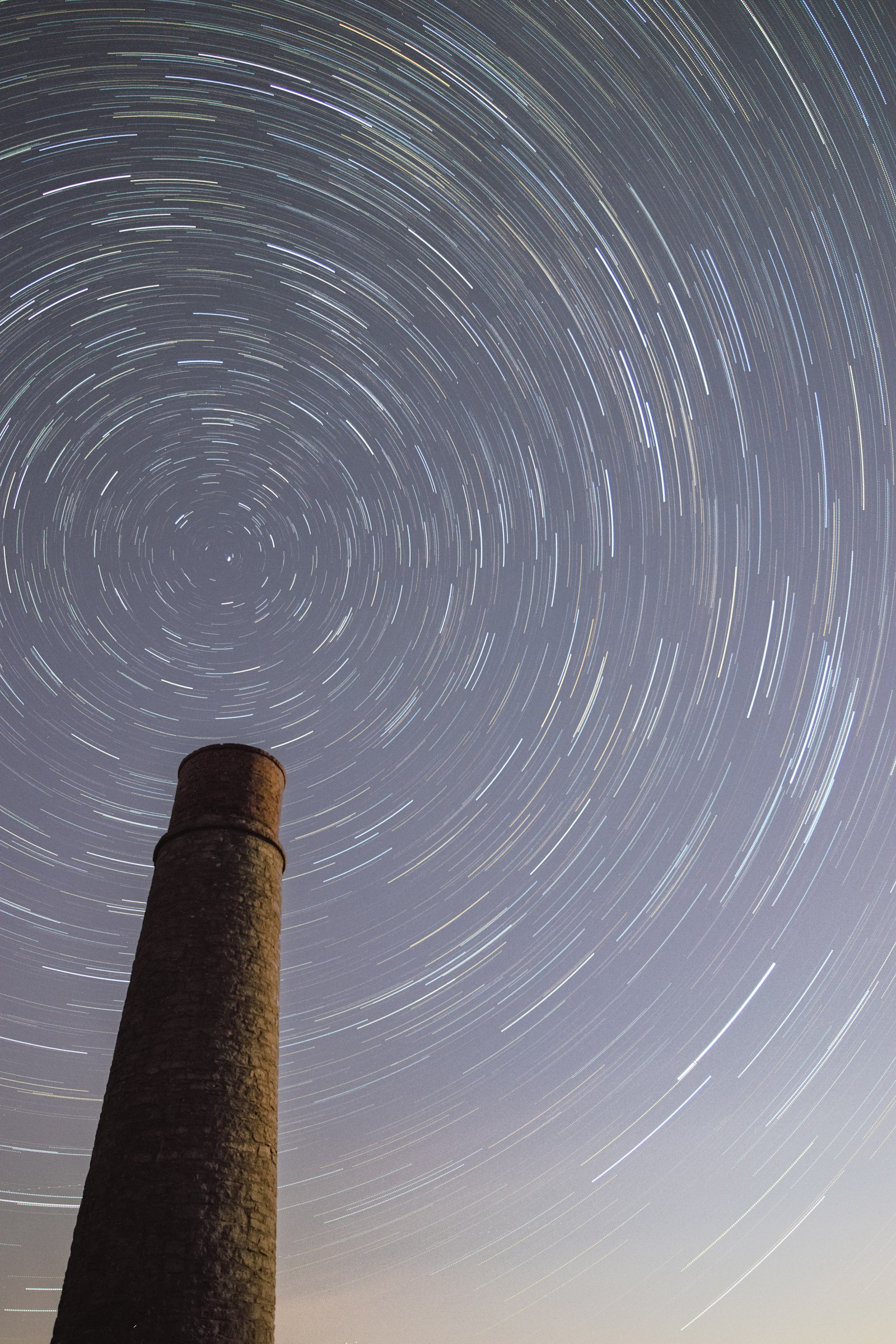 Canon EOS 200D (EOS Rebel SL2 / EOS Kiss X9) sample photo. Brown lighthouse illustration photography