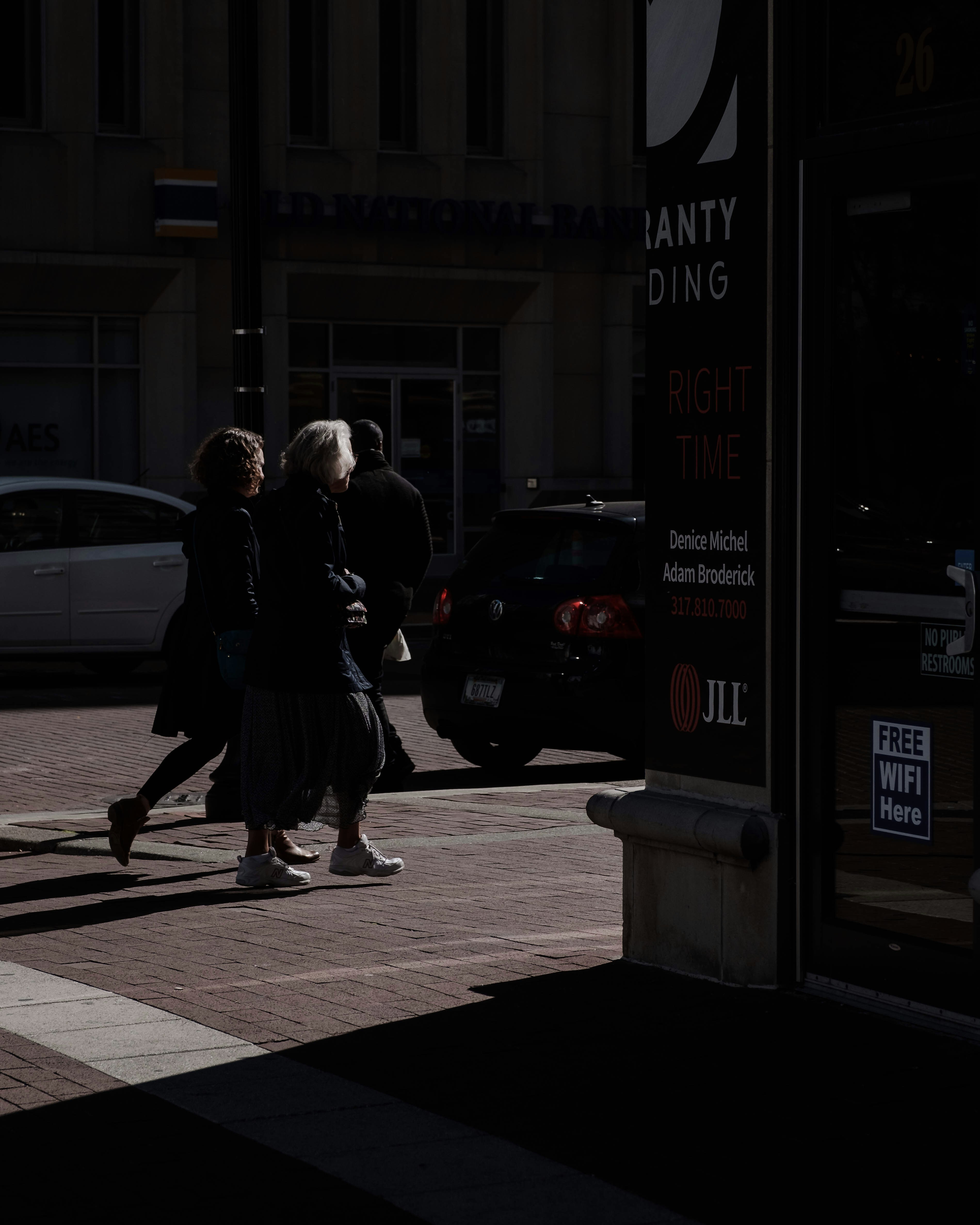 zwei Frauen auf der Straße