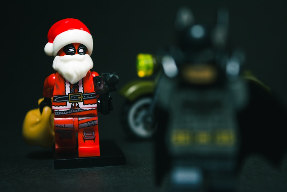 fotografía de enfoque selectivo de la minifig de Papá Noel