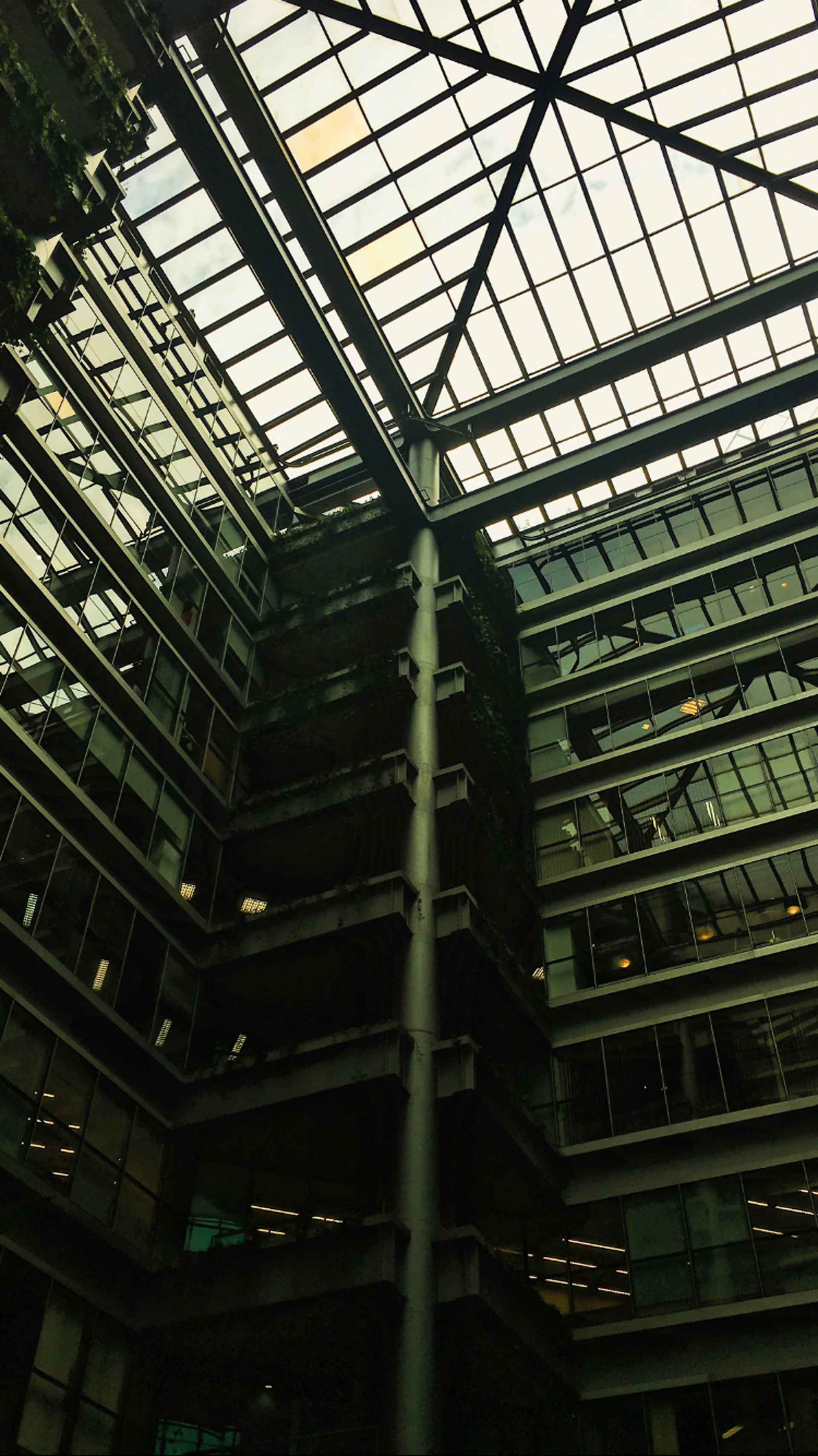 gray computer monitor