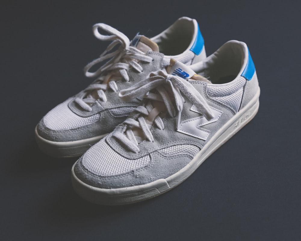 pair of white New Balance shoes photo – Free Grey Image on Unsplash