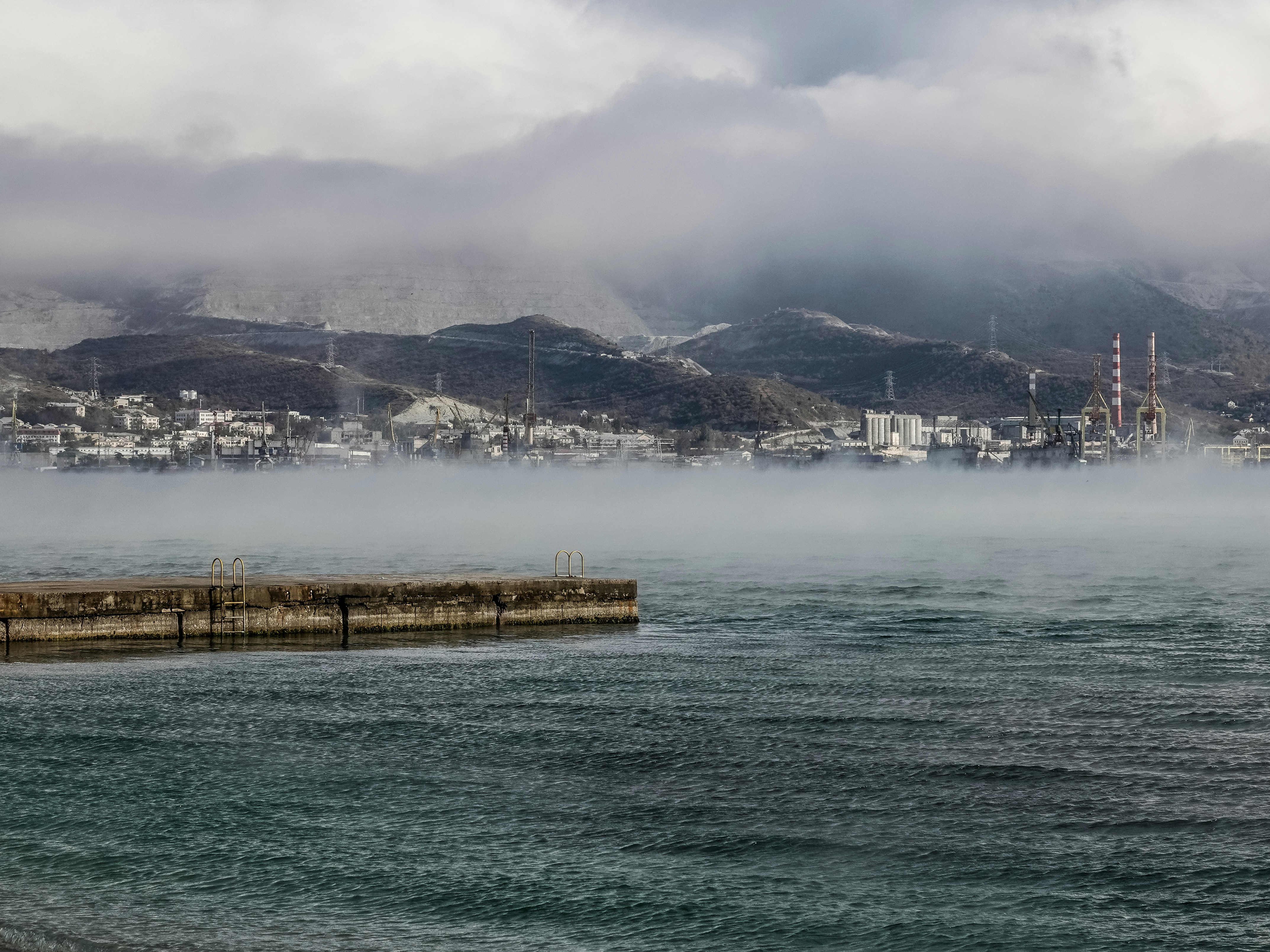 large body of water photo
