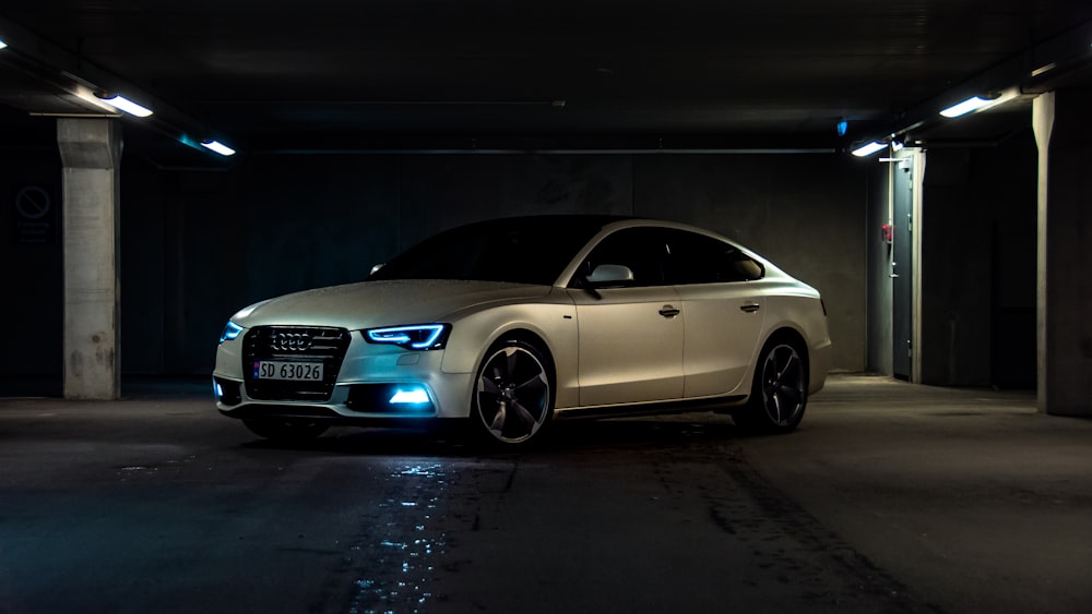 500 Audi Wallpapers Hd Download Free Images On Unsplash