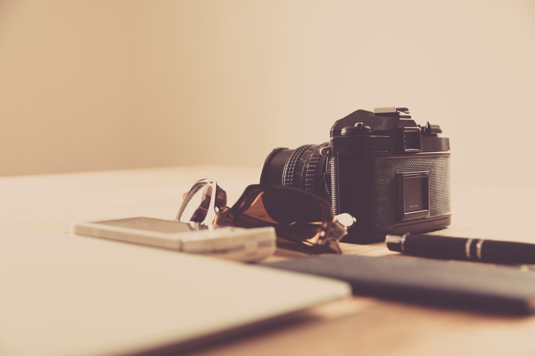 black DSLR camera,