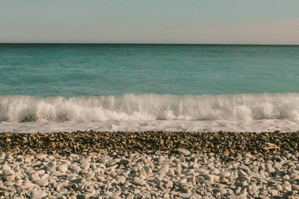Fotografía de paisaje de olas de mar