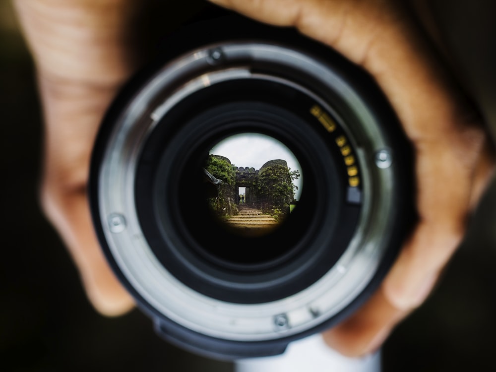 black and gray camera lens