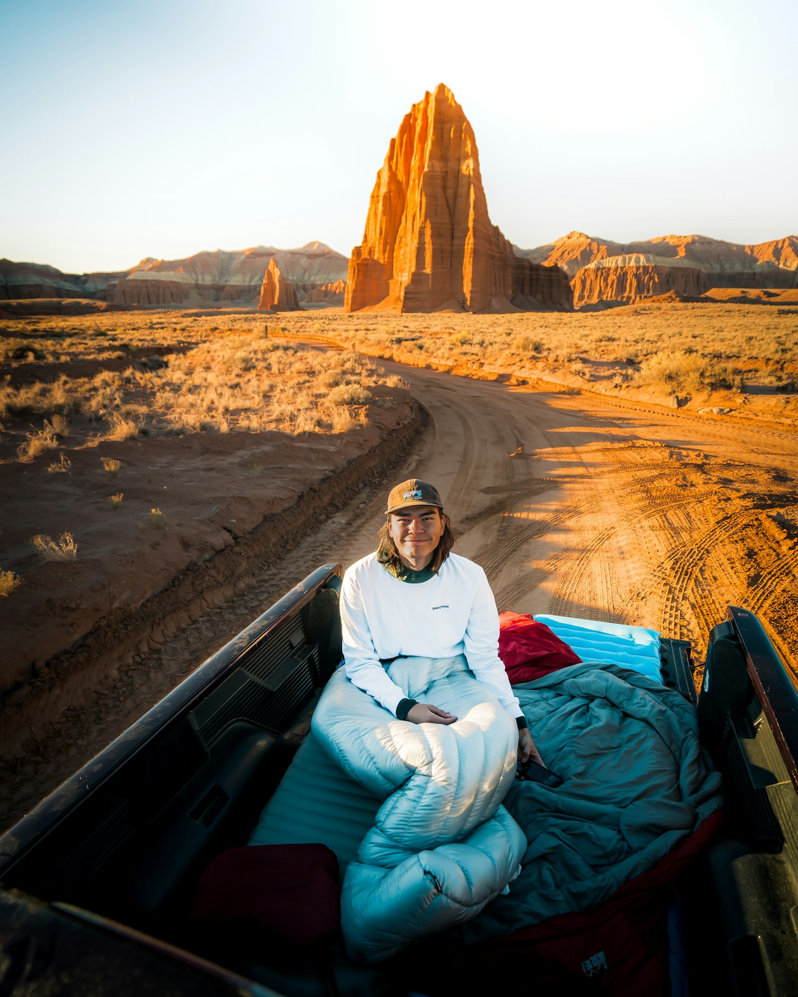 Sony a7R III + Sony Vario-Tessar T* FE 16-35mm F4 ZA OSS sample photo. Woman in white sweater photography