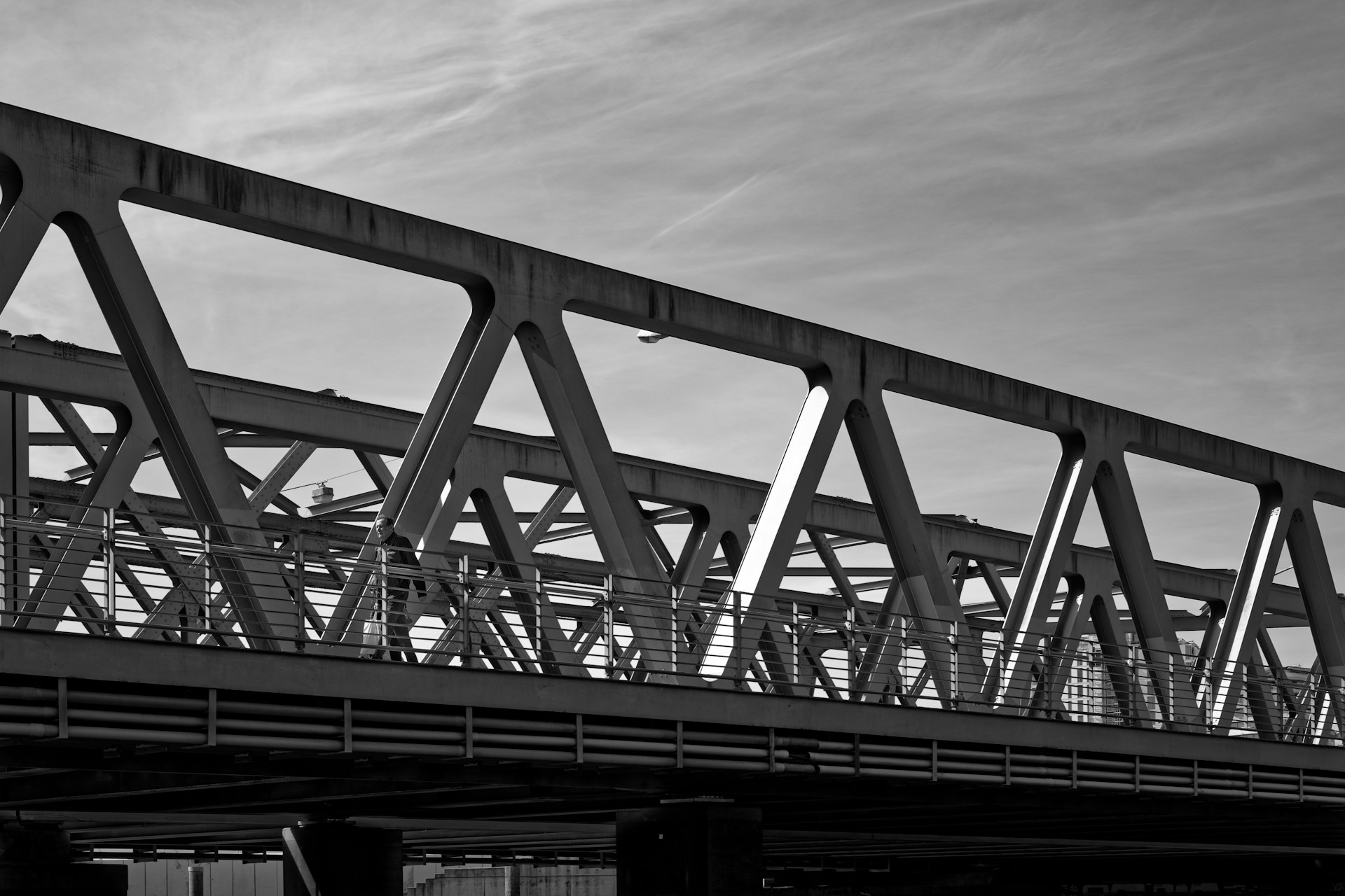 gray computer monitor