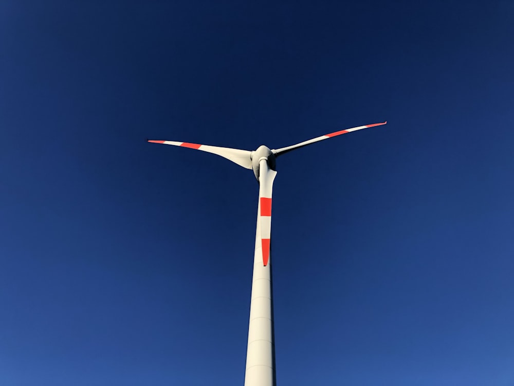 white and red wind turbine