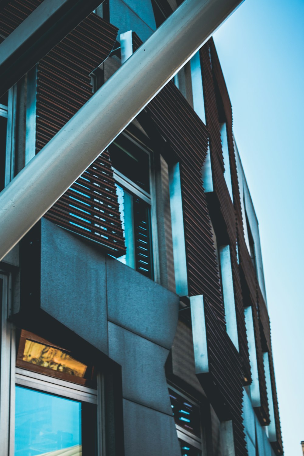 brown building under blue sky during daytime