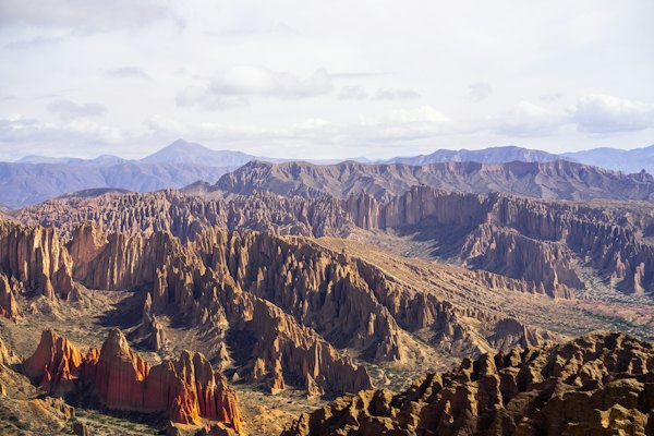 Rocky mountain view at daytime — Salar de Uyuni, Bolivia