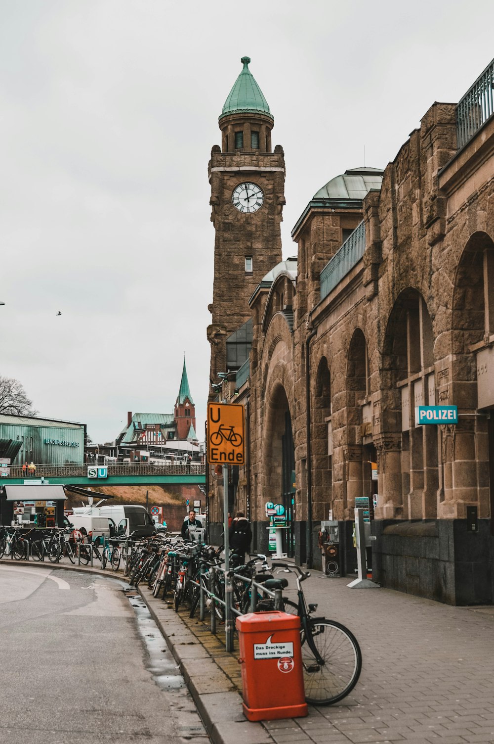 Horloge de la tour pendant la journée