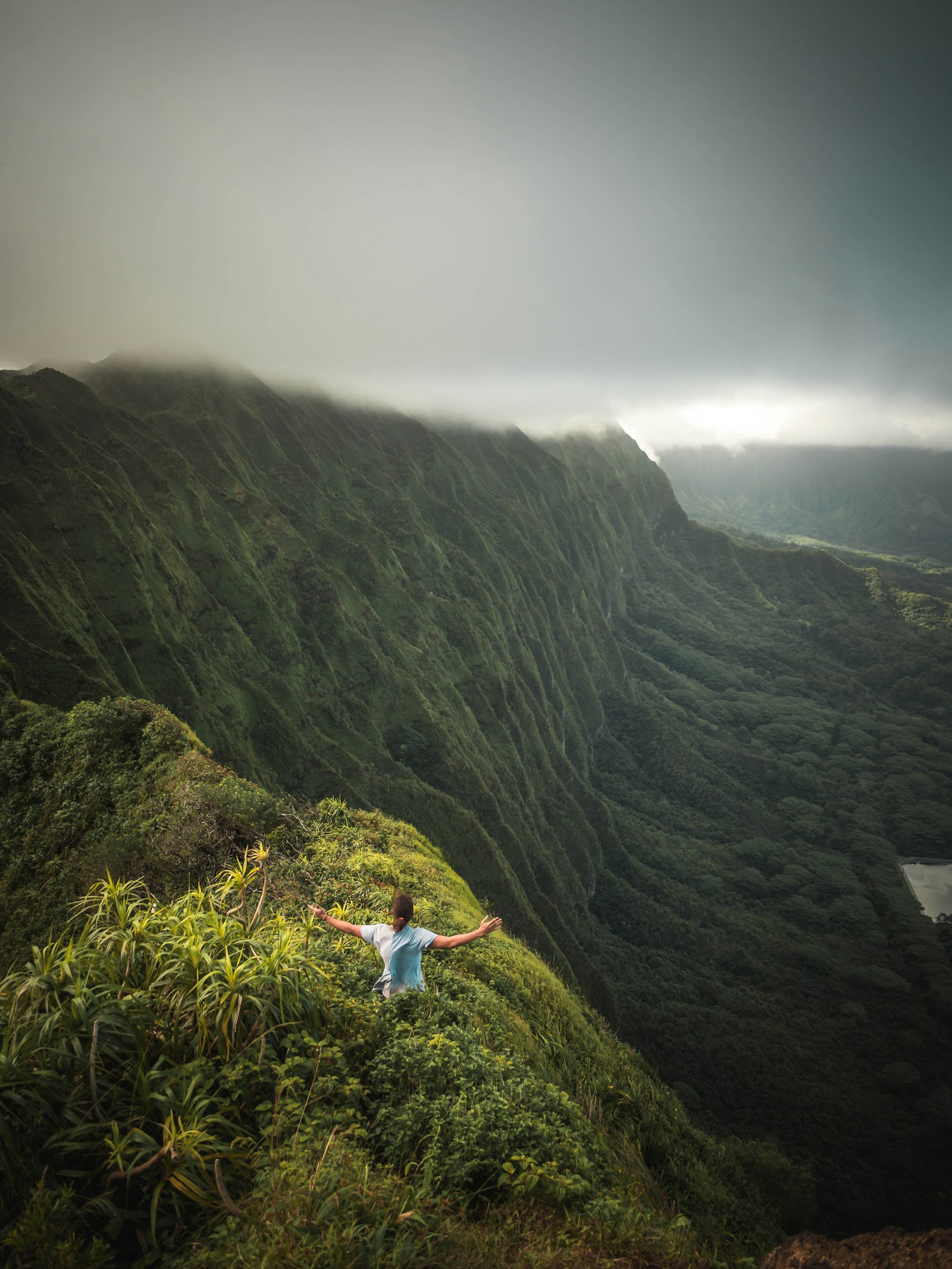 Panasonic Lumix G 14mm F2.5 ASPH sample photo. Woman standing on mountain photography