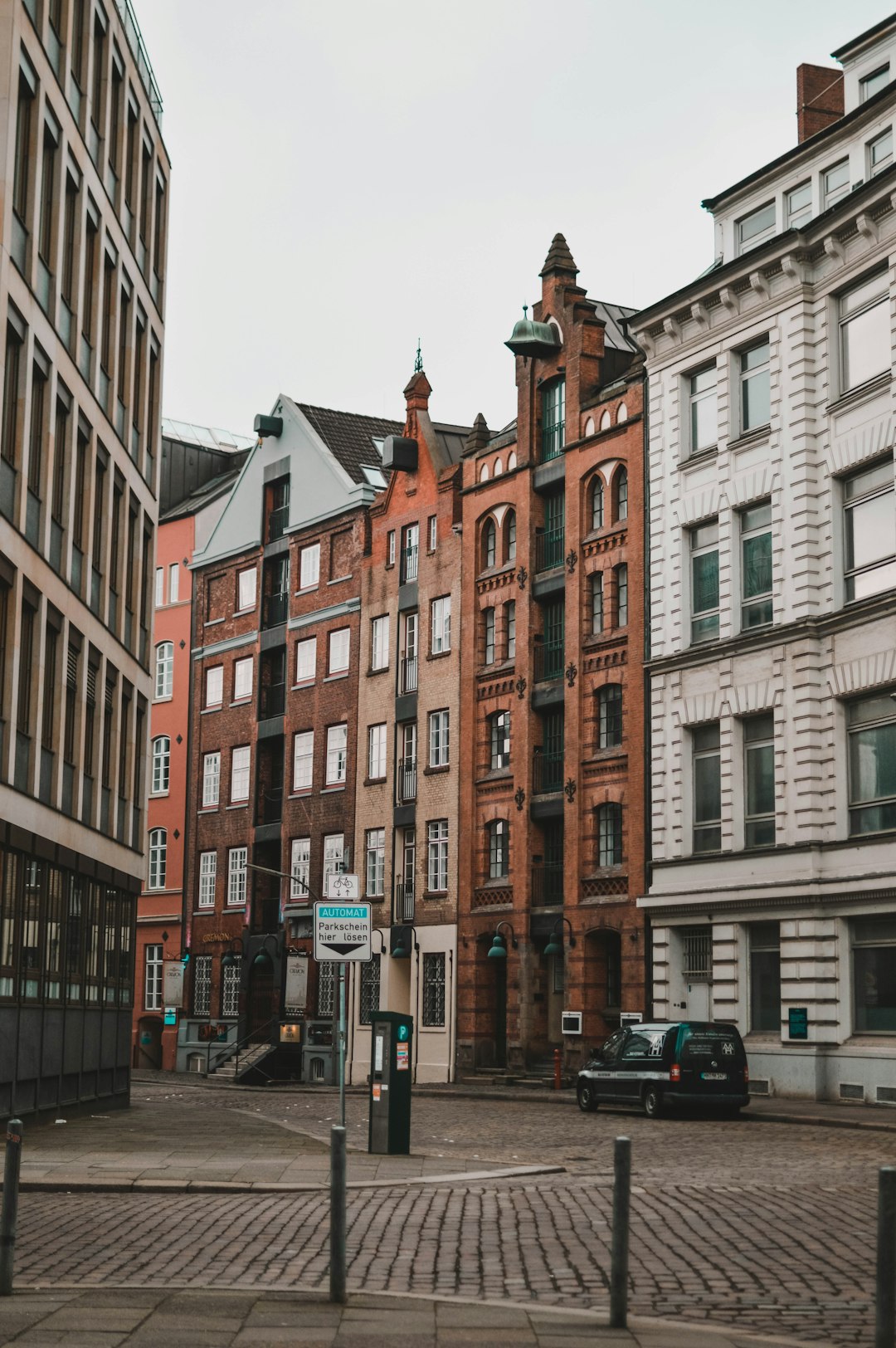 photo of Hamburg Town near Jungfernstieg