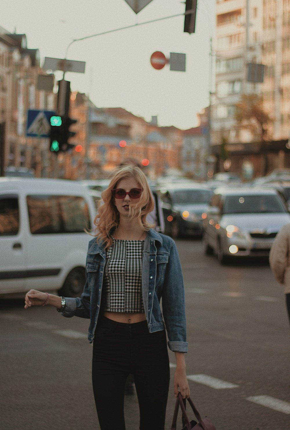 selective focus photography of woman carrying handbag