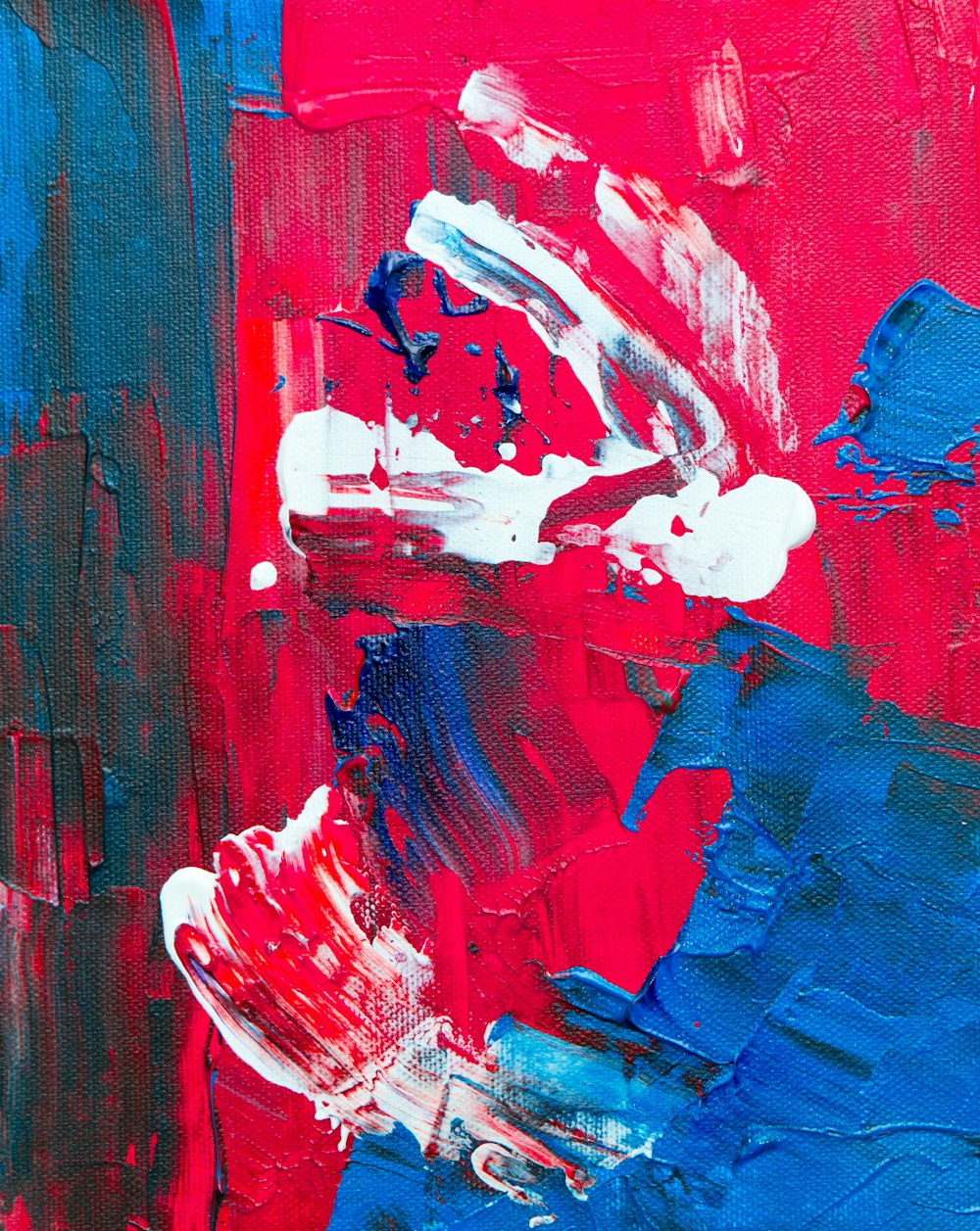 pintura abstrata vermelha, azul e branca