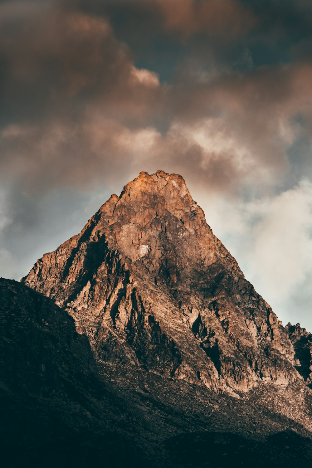 Fotografía de paisaje de Brown Mountain