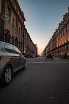 avenue de Paris pendant l'heure dorée