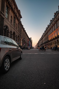avenue de Paris pendant l'heure dorée