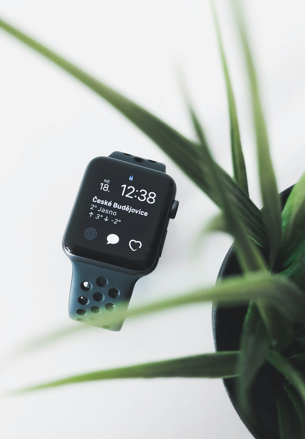 space gray aluminium Apple Watch