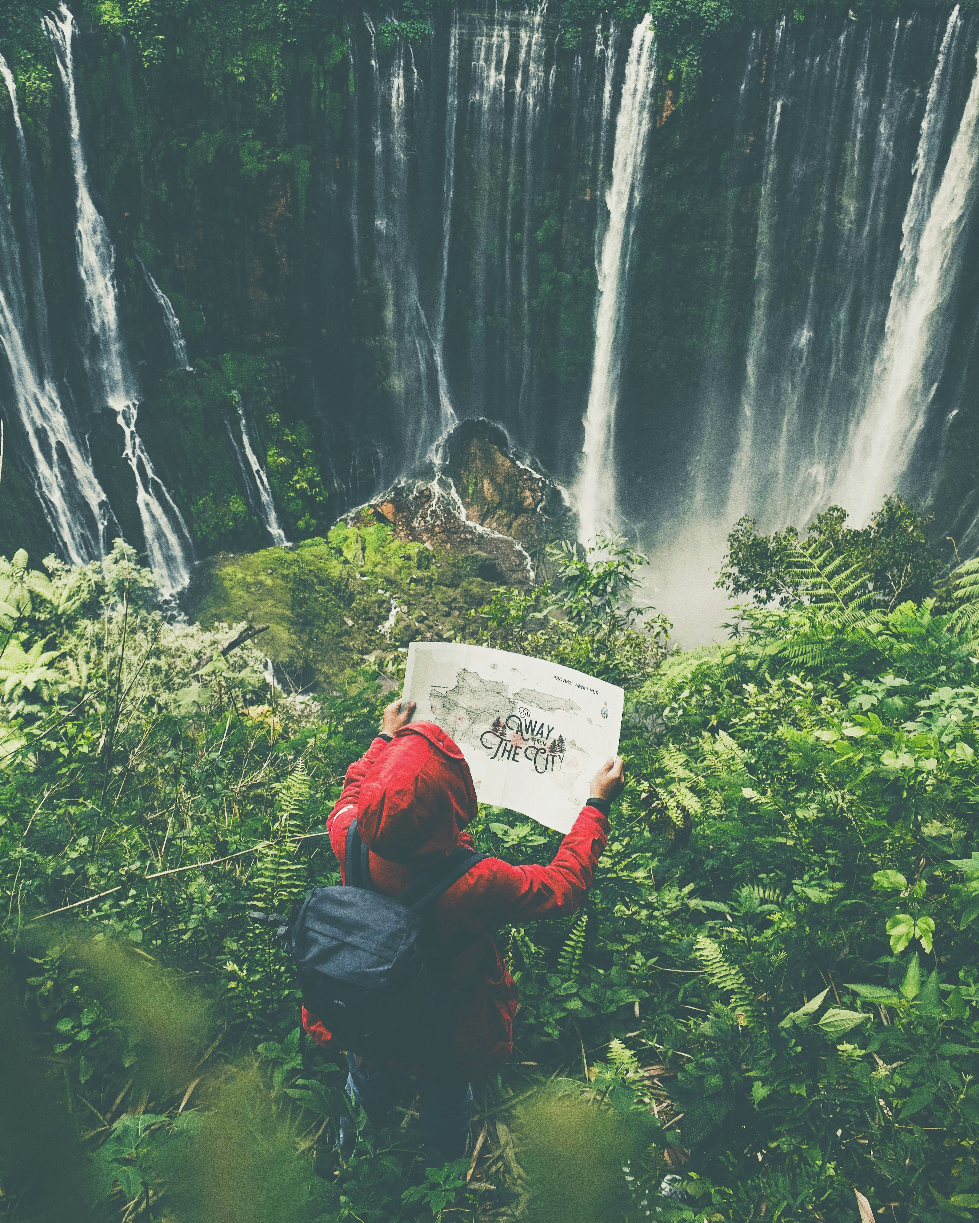 Air terjun yg paling di cari para pecinta kegiatan outdoor khususnya di daerah lumajang
Dengan akses ke lokasi yg cukup mudah untuk para pemula
Jalan menuju air terjun ini ada 2 pilihan, yaitu tracking melalui coban sewu atau tracking turun lewat panorama tumpak sewu
Kedua jalan sama’ mempunyai kemudahan akses
Dengan suguhan pemandangan yg sangat menarik saat perjalanan turun ke lokasi tumpak sewu
Tetap hati’ dalam berpetualang dan jangan lupa bawa kembali sampah kalian