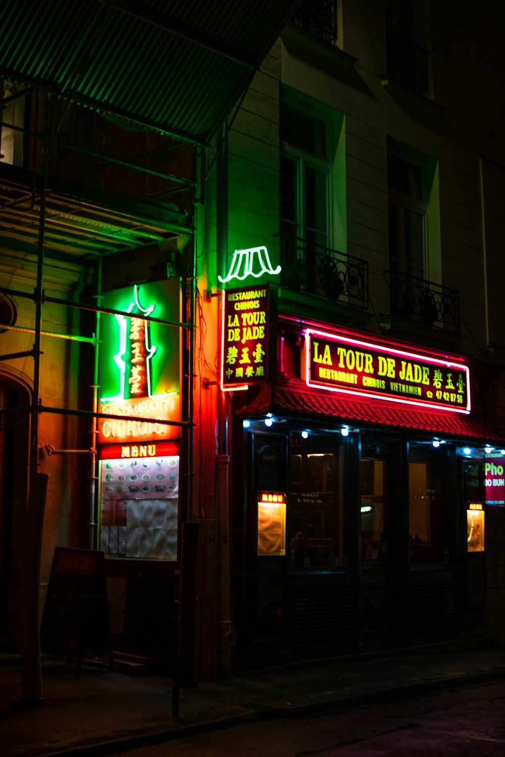 La Tour De Jade signage