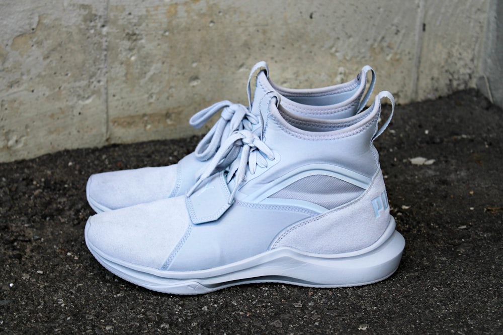 White high-top shoes photo – Free Shoe Image on Unsplash