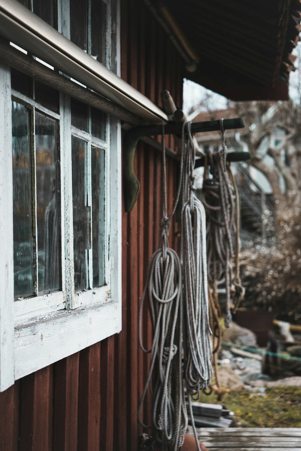 rope hanging on wall during daytime