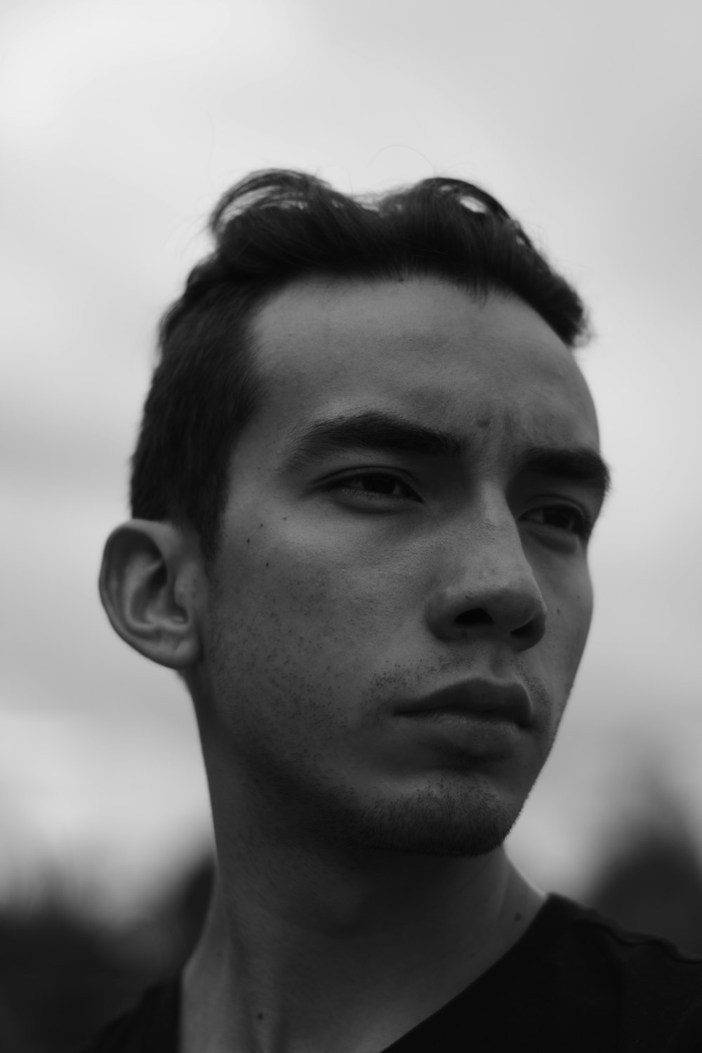 gray scale of man's face