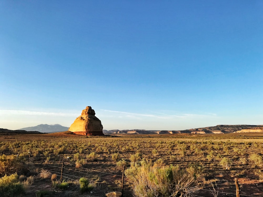 Lugar marrón desierto sin gente