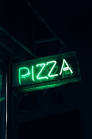 green Pizza neon signage