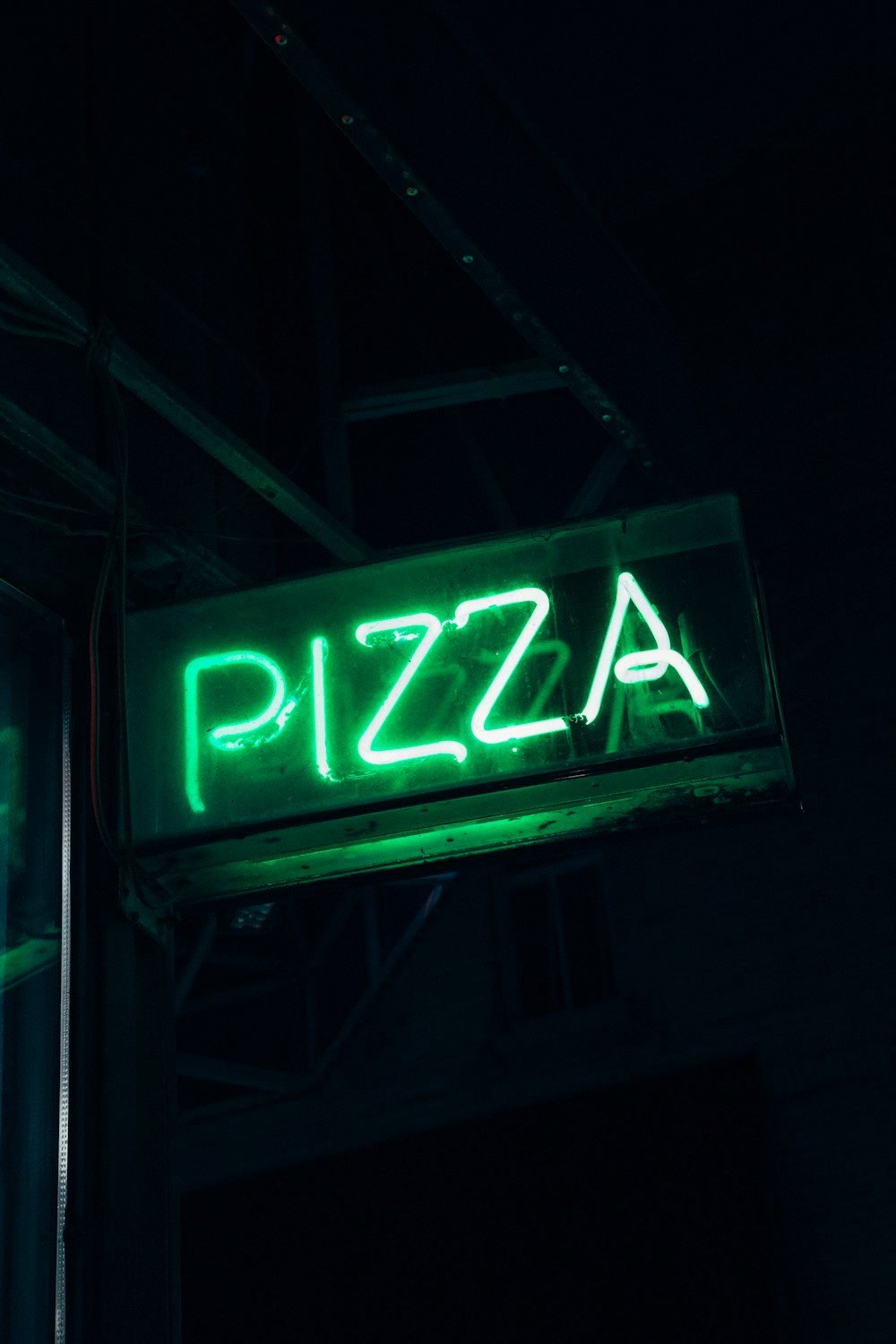 green Pizza neon signage