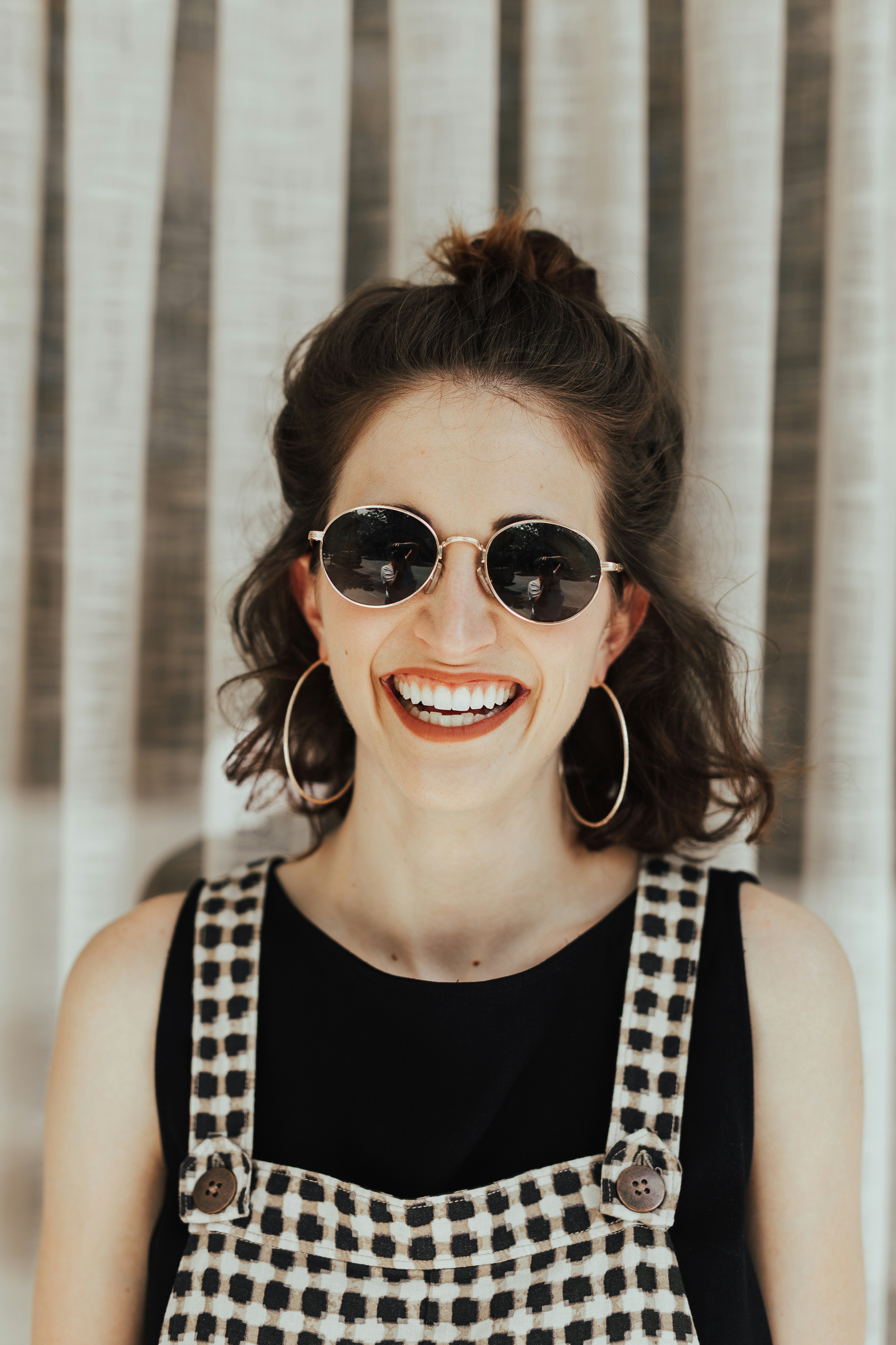 great photo recipe,how to photograph woman wearing white and black rompers and black top