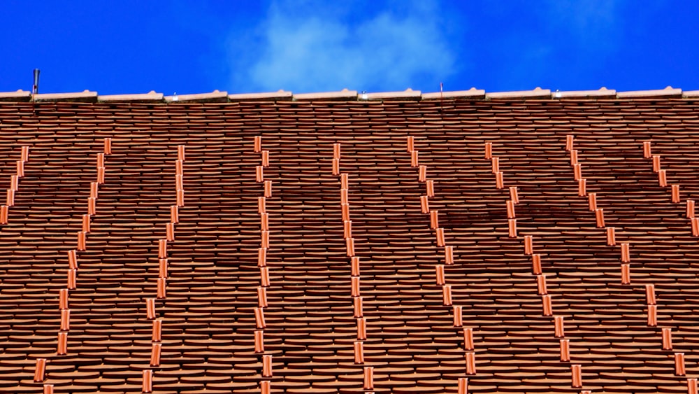 The browns the roof. Кирпично-черепичное сырье. Коричневый кровля РГБ. Крыша 1080 на 720. Roof back.
