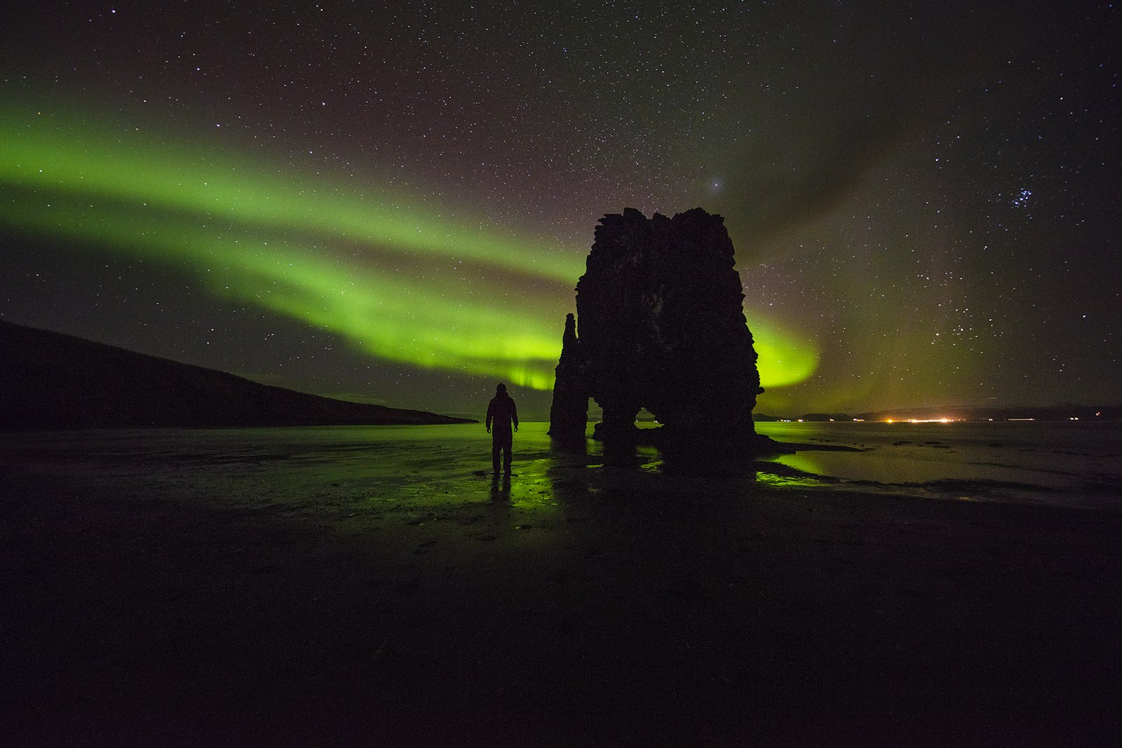 Canon EOS 5DS R + Canon EF 11-24mm F4L USM sample photo. Green aurora borealis photography