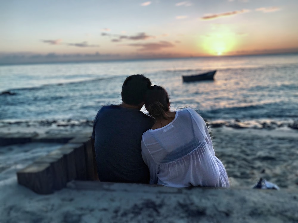 shallow focus photo of man and woman on seashore during daytime