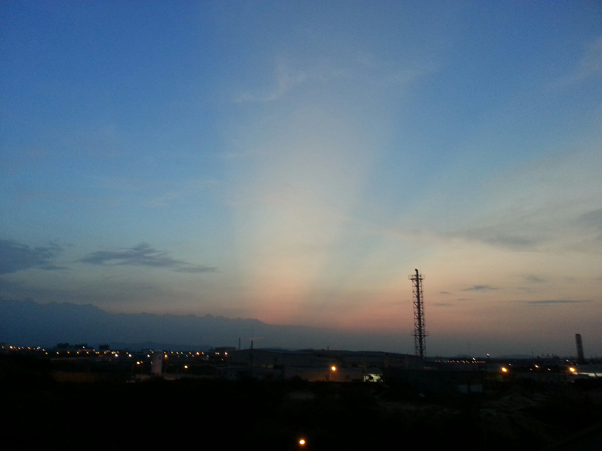 gray computer monitor