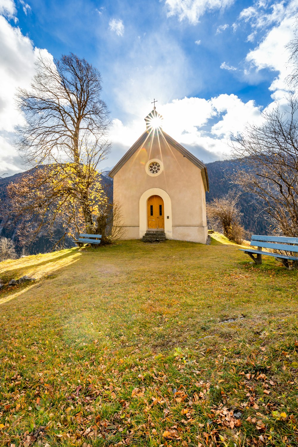 Chapelle en béton blanc