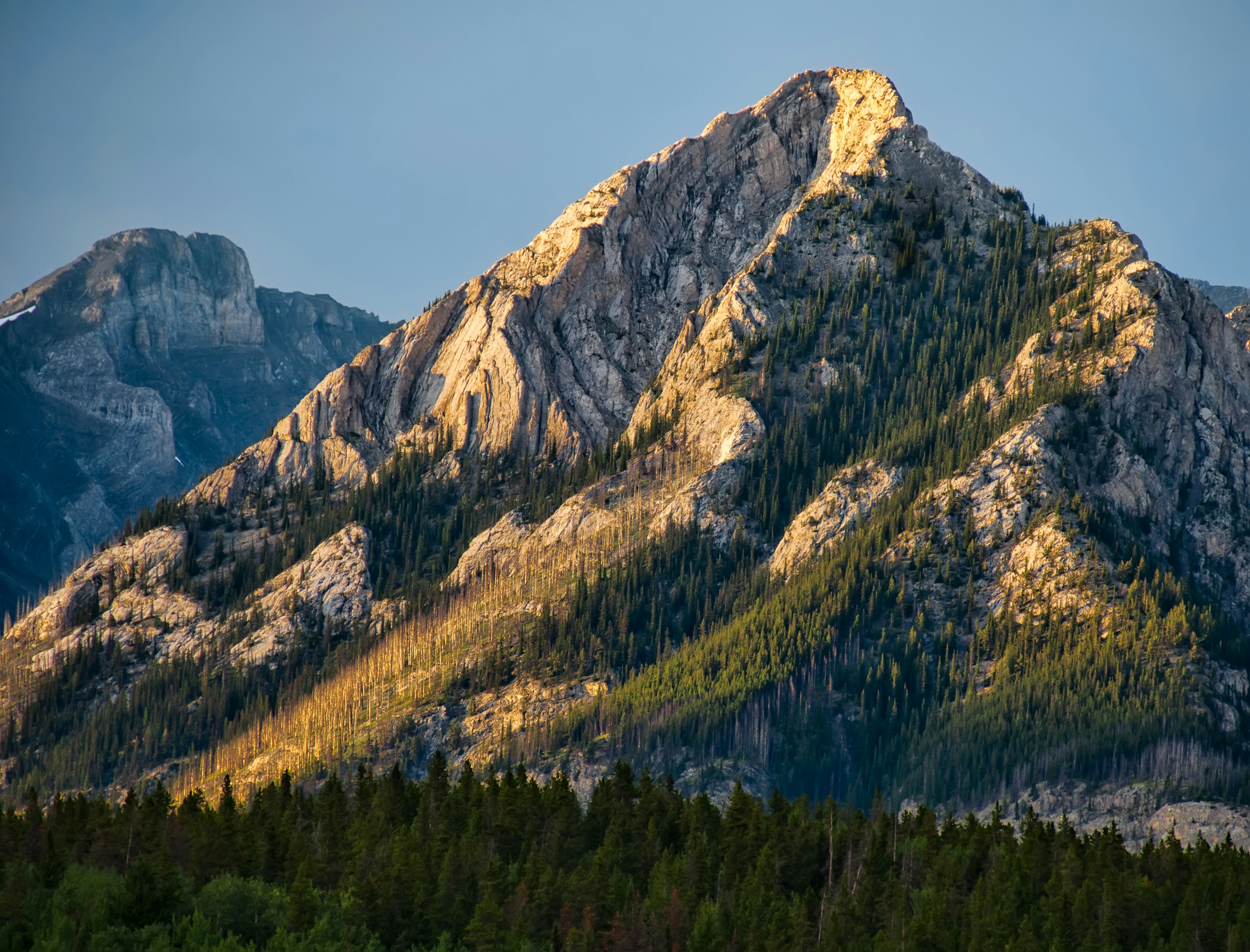 As the sun set the light lit this peak with a nice yellow glow.