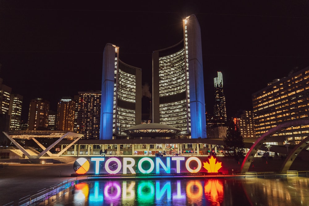 Edificio di Toronto con le luci