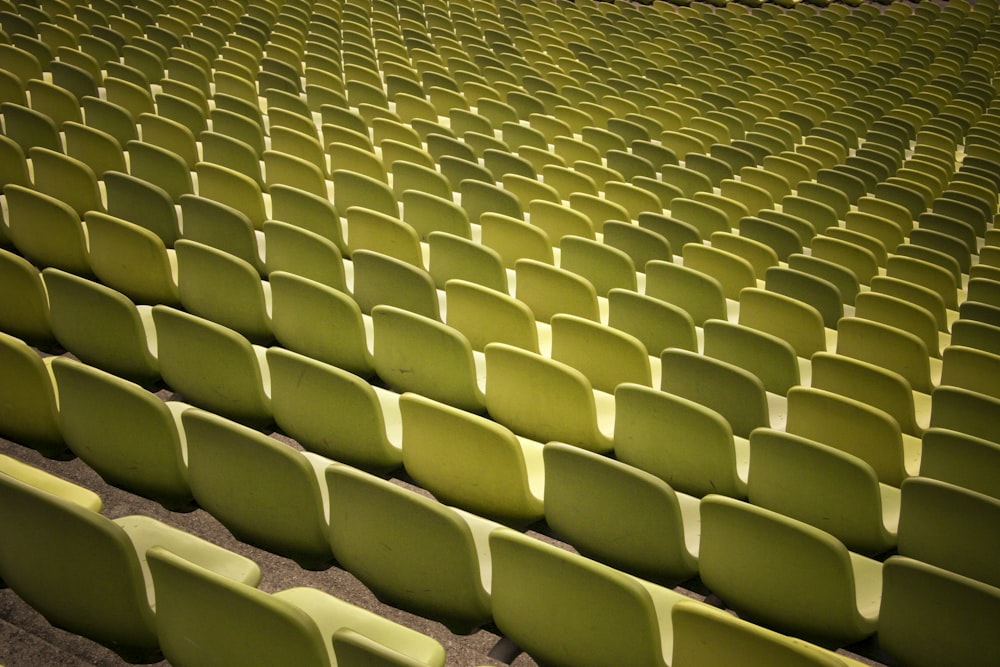 Chaises de stade vertes