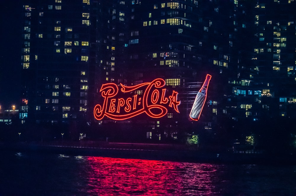 Edificio negro de Pepsi-Cola