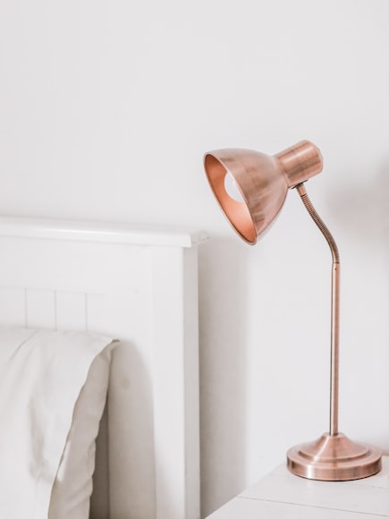 Thin-stemmed lamp