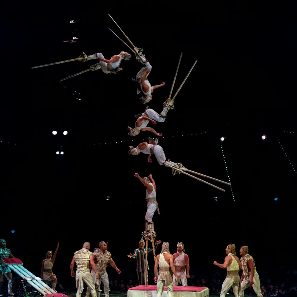 acrobate prenant des cascades