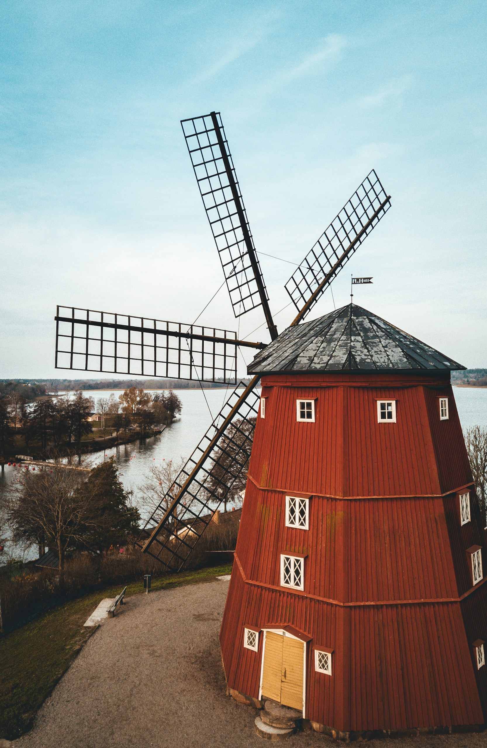 brown and black windmill