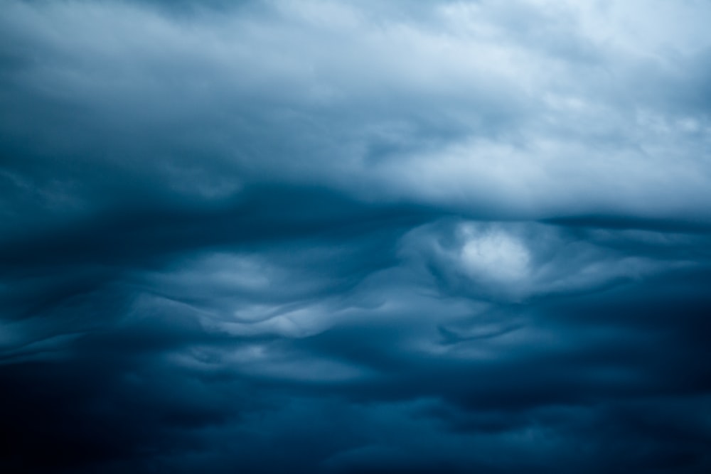 gray and white clouds