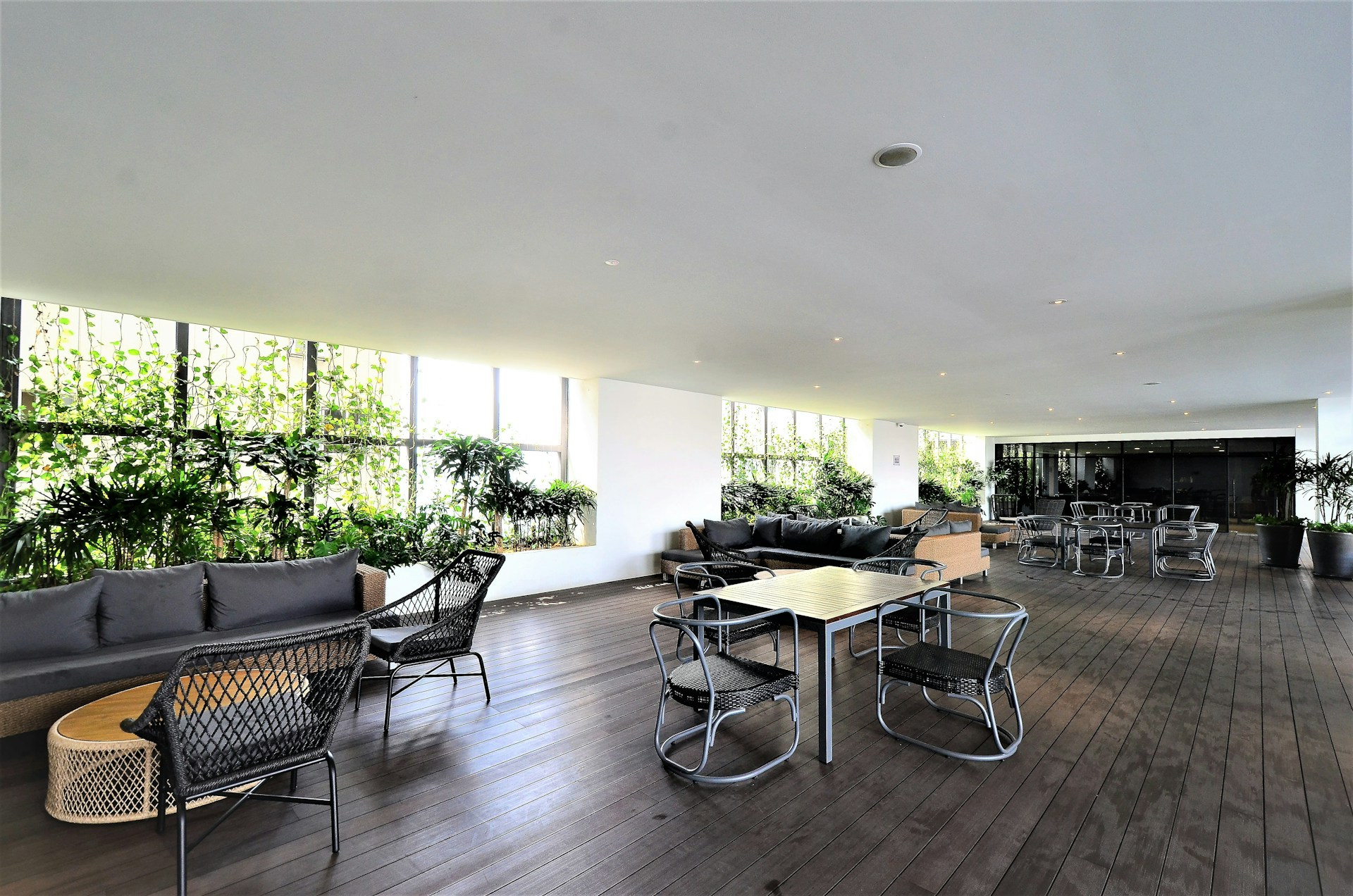 black and white bed linen