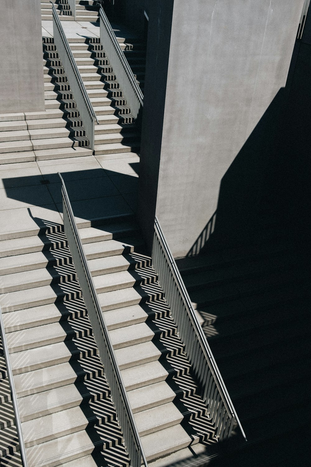 Escalier en béton gris