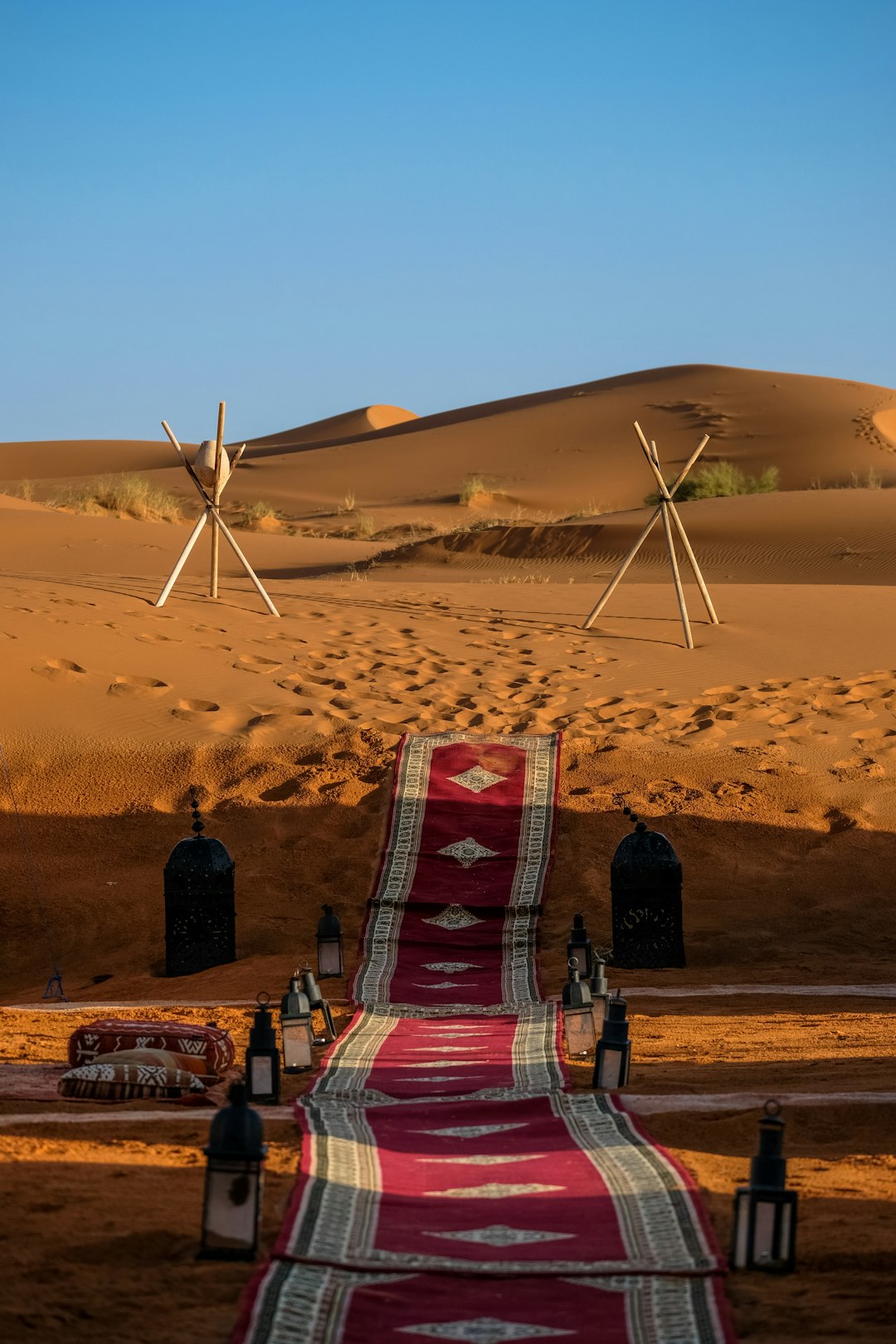 red and white running rug on dessert